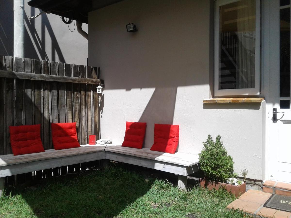 The Trailhouse Hotel Bettyʼs Bay Exterior foto